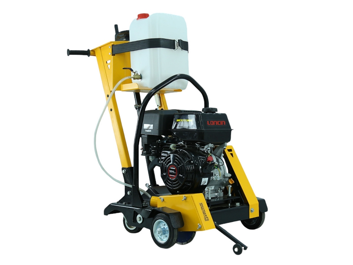 • 8,2 кВт / 11 л.с, Loncin G390F
• Диаметр диска - 180 / 200 / 230 мм
• Диаметр посадочного отв. - 25,4 мм
• Глубина реза диском 180мм - 45 мм
• Глубина реза диском 200мм - 55 мм
• Глубина реза диском 230мм - 70 мм
• Макс. ширина реза 1 диск - 10 мм
• Макс. ширина реза 2 диска - 23 мм
• Количество дисков - 1-2 шт
• Бак для воды - 20 л
• Вес - 134 кг