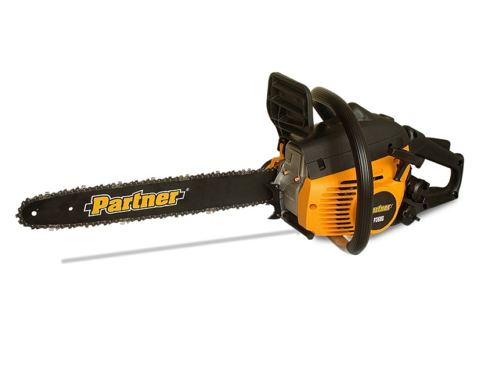 Работа бензопила партнер. Пила партнер p350s. Бензопила partner p340s. Работа бензопила партнер. Работа бензопила партнер.