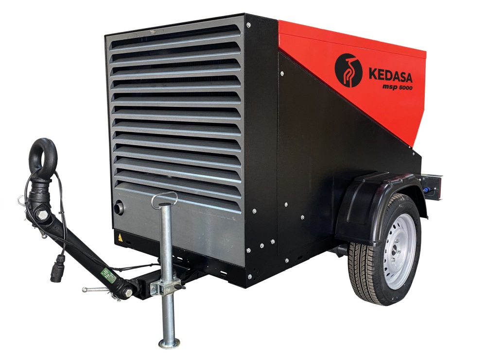 • Дизельный двигатель Kubota
• Мощность двигателя 42 л.с.
• Производительность 5 м3/мин
• Максимальное давление 7 бар
• Частота оборотов 1800-3000 об/мин
• Расход топлива 8,75 л/ч
• Вес 1700 кг