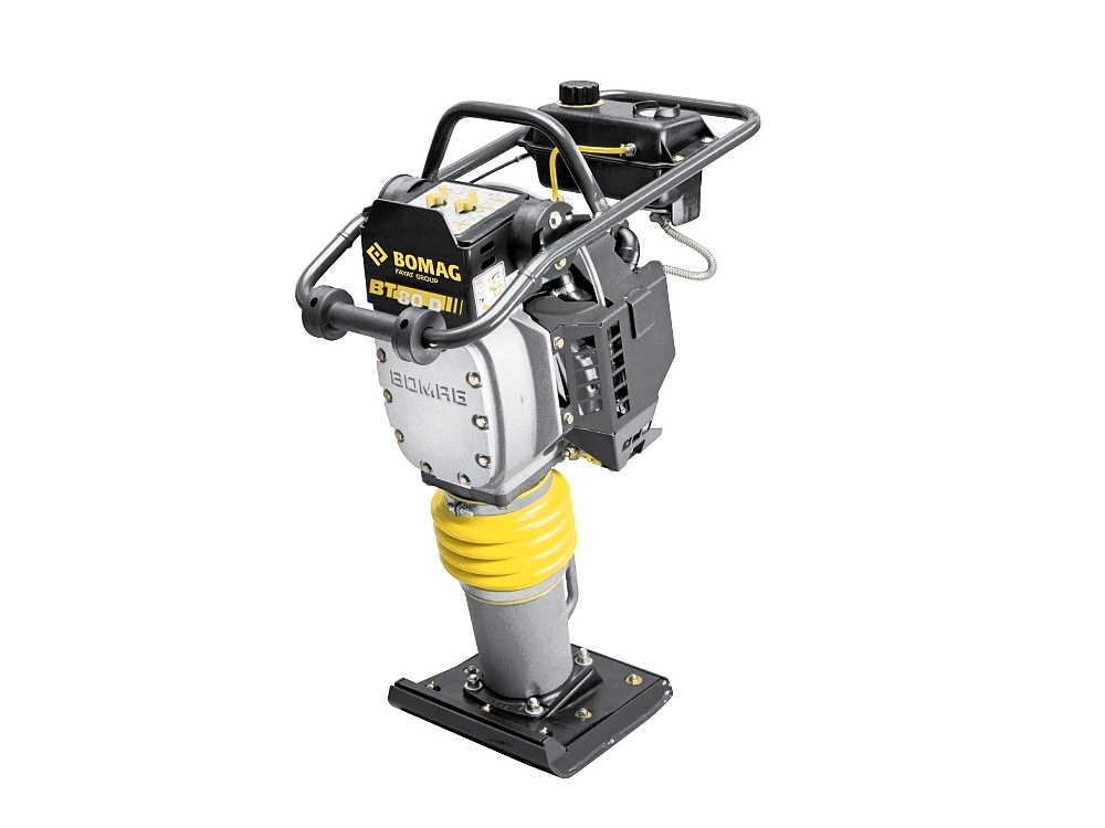 3,1 кВт / 4,2 л.с Дизельный двигатель YANMAR L48. Рабочая масса 81 кг. Частота вибрации 8-11,5 Гц. Сила удара 17,5 кН. Рабочая скорость 16 м/мин. Ширина пластины/длина пластины 330 мм / 335 мм. ДxШxВ 765x350x1000 мм