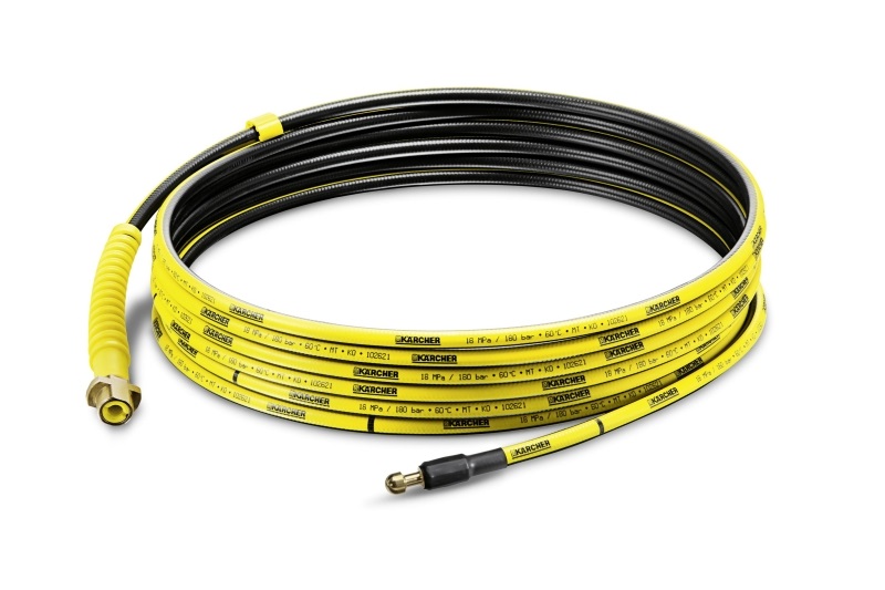 Комплект для промывки труб позволяет прочищать засорившиеся трубы и стоки. Четыре струи высокого давления обратной направленности обеспечивают продвижение шланга по трубе и удаление грязи. Высококачественный гибкий шланг снабжен отметками и маркерным кольцом, позволяющим отслеживать продвижение по трубе. Шланг 7,5м армирован текстильной оплеткой, защищен от перегиба, снабжен очень коротким латунным соплом для максимальной подвижности и долговечным латунным разъемом.