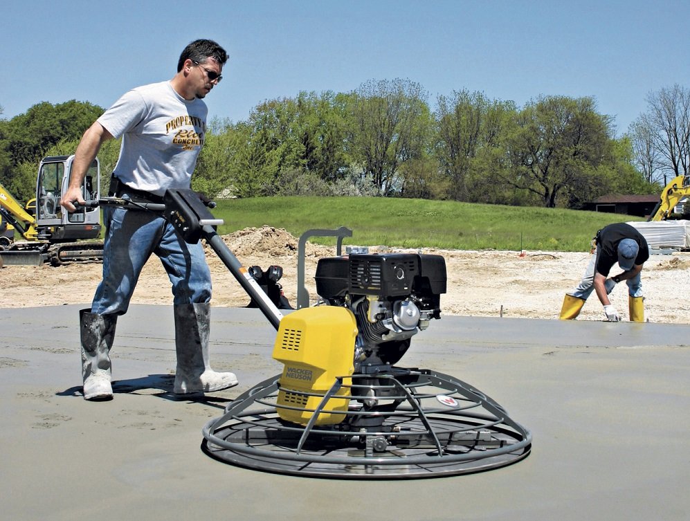 затирочная машина для бетона бензиновая wacker neuson ct 36-6. машина затирочная тсс dmd600. затирочная машина по бетону 196 cc. двухроторная затирочная машина masalta mrt73. затирочный бетон.